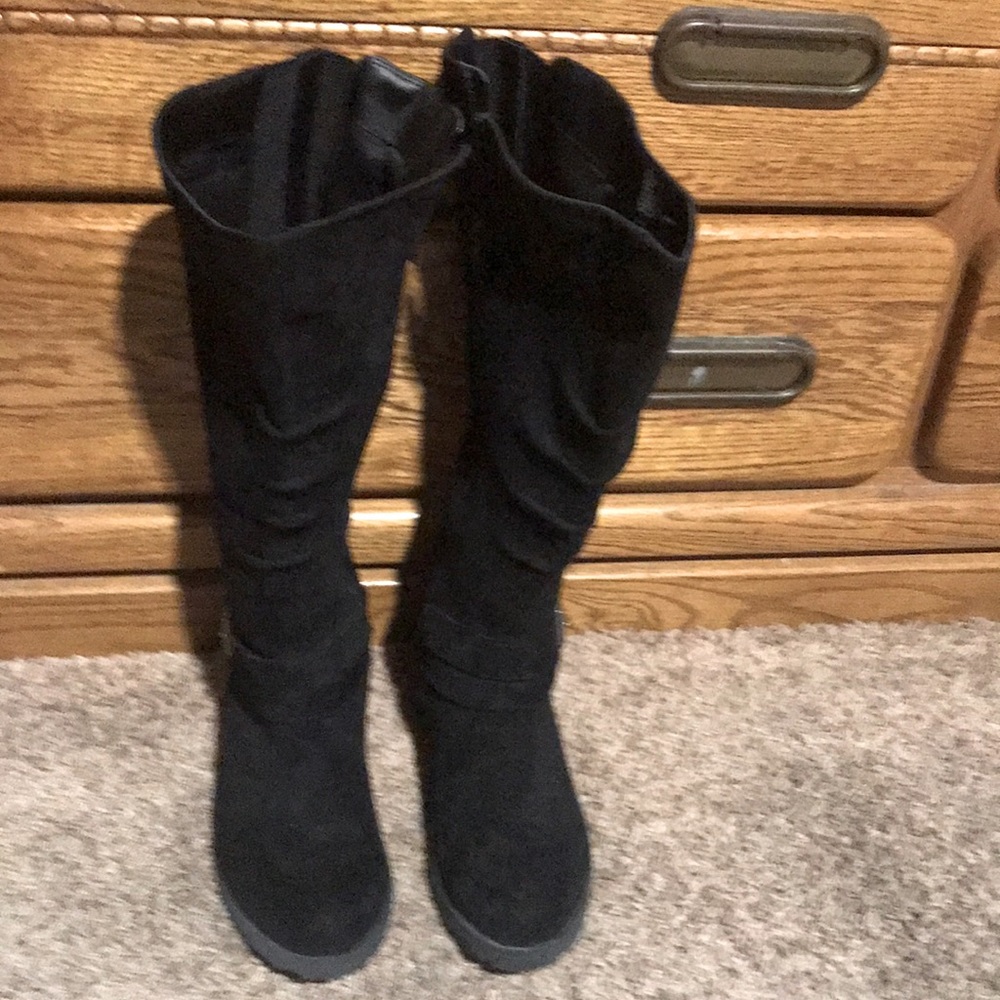 🥳UNR8ED”  💐(Size 8.5 wide) black knee high zipper Boots like new🎊 no Box